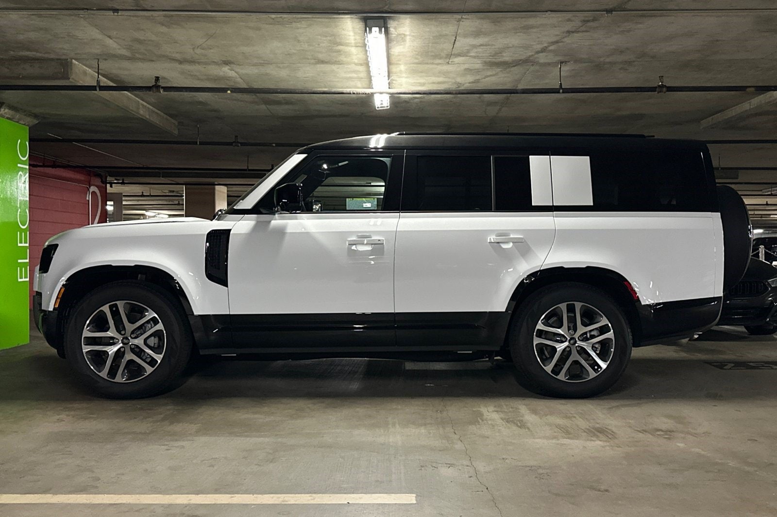 land rover defender 2025 SALE2FEU2S2450277 image land rover defender 2025 SALE2FEU2S2450277 image